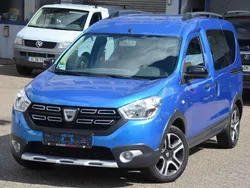 Blau Gebraucht 2018 Dacia Dokker Celebration Van | 9.290 € (Superpreis)