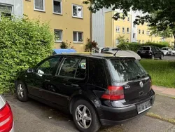 Schwarz Gebraucht 2000 VW Golf IV Basis Limousine | 600 € (Guter Preis)