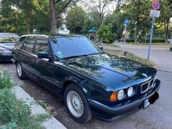 Grün Gebraucht 1994 BMW 520 Kombi | 3.000 €