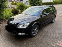 Schwarz Gebraucht 2013 Skoda Octavia Active Limousine | 4.900 € (Fairer Preis)