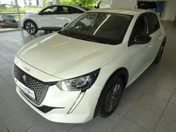 Weiß Gebraucht 2022 Peugeot e-208 Active Kleinwagen | 16.350 € (Fairer Preis)