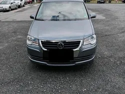 Grau Gebraucht 2007 VW Touran Van / Kleinbus | 4.500 € (Teuer)