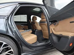 Grau Gebraucht 2024 Audi A8 Exclusive Limousine | 87.000 € (Etwas zu teuer)