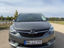 Grau Gebraucht 2017 Opel Zafira Tourer Van / Kleinbus | 10.500 € (Fairer Preis)