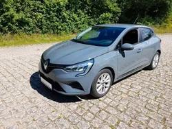 Grau Gebraucht 2020 Renault Clio V Experience Limousine | 9.950 € (Guter Preis)