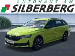 Grün (mambagrün) Gebraucht 2024 Skoda Octavia SportLine Kombi | 37.448 € (Teuer)