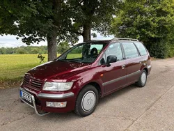 Rot Gebraucht 2002 Mitsubishi Space Wagon Van / Kleinbus | 2.000 €