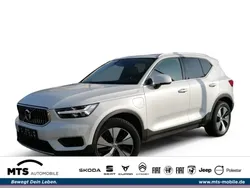 Crystal white / metallic Gebraucht 2021 Volvo XC40 Inscription SUV | 27.630 € (Guter Preis)