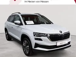 Moonweiß perleffekt Gebraucht 2024 Skoda Karoq Tour SUV | 25.990 € (Superpreis)