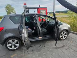 Grau Gebraucht 2011 Opel Meriva Van / Kleinbus | 3.900 € (Fairer Preis)