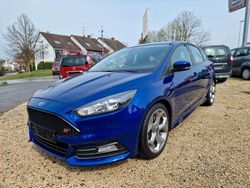 Blau Gebraucht 2015 Ford Focus ST Limousine | 11.000 € (Fairer Preis)