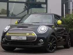 Schwarz Gebraucht 2021 Mini Cooper SE Kleinwagen | 15.900 € (Fairer Preis)