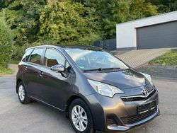 Grau Gebraucht 2012 Toyota Verso-S Van / Kleinbus | 5.099 € (Fairer Preis)