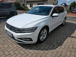 Weiß Gebraucht 2020 VW Passat Elegance Kombi | 21.990 € (Fairer Preis)