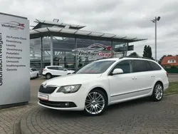 Weiß Gebraucht 2013 Skoda Superb Elegance Kombi | 17.490 €