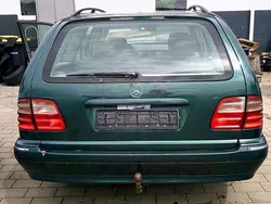 Grün Gebraucht 2000 Mercedes E220 Elegance Kombi | 1.490 € (Teuer)