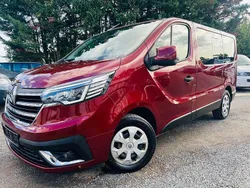 Karminrot Gebraucht 2022 Renault Trafic Life Van | 25.990 € (Teuer)