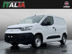 Weiss Gebraucht 2023 Fiat Doblò Van / Kleinbus | 20.945 € (Fairer Preis)