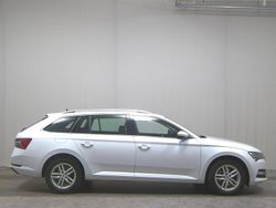 Weiss Gebraucht 2022 Skoda Superb Style Kombi | 19.980 € (Guter Preis)