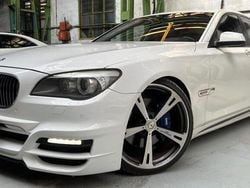 Weiß Gebraucht 2009 BMW 750 Comfort Edition Limousine | 24.990 €