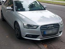 Silber Gebraucht 2012 Audi A4 Limousine | 11.000 € (Teuer)