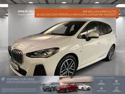 Weiß Gebraucht 2024 BMW 216 Active Tourer Luxury Line Van / Kleinbus | 30.980 € (Teuer)
