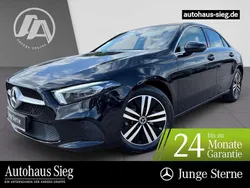 Kosmosschwarz Gebraucht 2021 Mercedes A200 Progressive Limousine | 28.794 € (Fairer Preis)