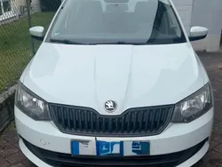 Weiß Gebraucht 2015 Skoda Fabia Cool Edition Kleinwagen | 4.200 € (Fairer Preis)