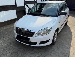 Weiß Gebraucht 2012 Skoda Fabia Kleinwagen | 3.500 € (Etwas zu teuer)