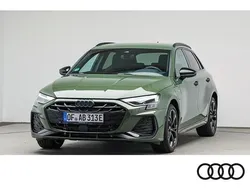 Distriktgrün metallic Gebraucht 2025 Audi A3 Sportback e-tron S-Line Limousine | 50.910 € (Superpreis)