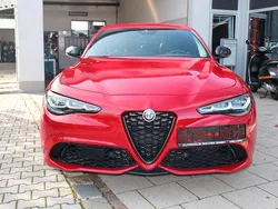 Rot Gebraucht 2023 Alfa Romeo Giulia Competizione Limousine | 35.900 € (Guter Preis)