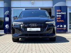 Brillantschwarz Gebraucht 2022 Audi e-tron S-Line SUV | 33.750 € (Guter Preis)