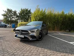 Grau Gebraucht 2020 Mercedes B200 AMG line Van / Kleinbus | 24.900 € (Fairer Preis)
