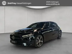 Schwarz kosmosschwarz metallic metallic Gebraucht 2024 Mercedes A180 Advanced Plus Limousine | 29.600 € (Guter Preis)