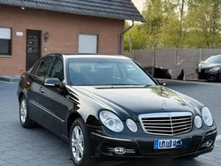 Schwarz Gebraucht 2002 Mercedes E220 Limousine | 3.500 €