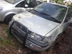 Grau Gebraucht 1997 Mitsubishi Space Runner Van / Kleinbus | 1.199 €