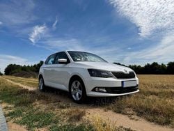 Weiß Gebraucht 2015 Skoda Fabia Style Kleinwagen | 6.200 € (Fairer Preis)