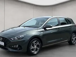 Grau Gebraucht 2023 Hyundai i30 Select Limousine | 17.360 € (Guter Preis)
