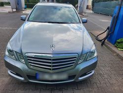 Grau Gebraucht 2009 Mercedes E220 Limousine | 13.499 € (Fairer Preis)