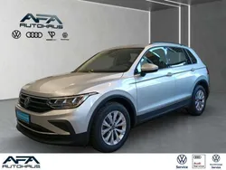 Reflexsilber metallic Gebraucht 2024 VW Tiguan Life SUV | 28.650 €