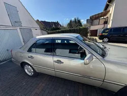Gold Gebraucht 1994 Mercedes 220 Limousine | 6.600 €