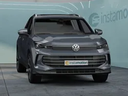 Grau Gebraucht 2024 VW Tiguan Life SUV | 39.578 € (Teuer)