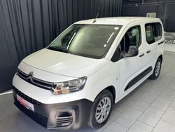 Weiß Gebraucht 2021 Citroën Berlingo Live Van / Kleinbus | 19.999 € (Etwas zu teuer)