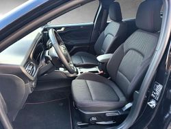 Grau Gebraucht 2024 Ford Focus ST-Line X Limousine | 25.995 € (Fairer Preis)