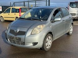 Silber Gebraucht 2008 Toyota Yaris Cool Limousine | 1.850 € (Superpreis)
