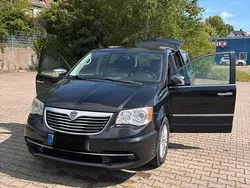 Schwarz Gebraucht 2013 Lancia Voyager Van / Kleinbus | 14.500 € (Teuer)