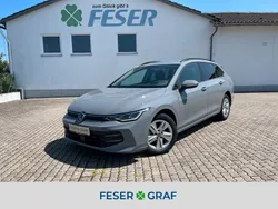 Mondsteingrau Gebraucht 2024 VW Golf VIII Life Kombi | 28.940 € (Fairer Preis)