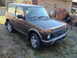 Braun Gebraucht 2017 Lada Urban SUV | 9.999 € (Fairer Preis)