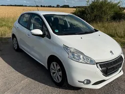 Weiß Gebraucht 2013 Peugeot 208 Kleinwagen | 4.350 € (Guter Preis)