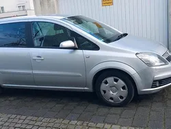 Silber Gebraucht 2005 Opel Zafira Van / Kleinbus | 4.300 €